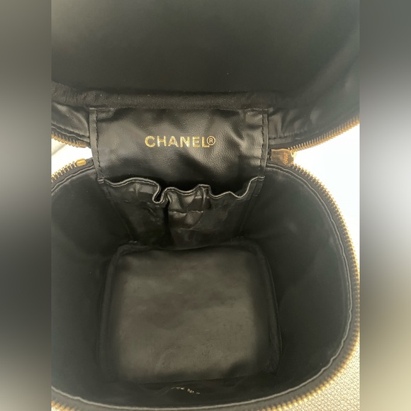 Chanel toiletry case brand new. - Picture 3 of 8